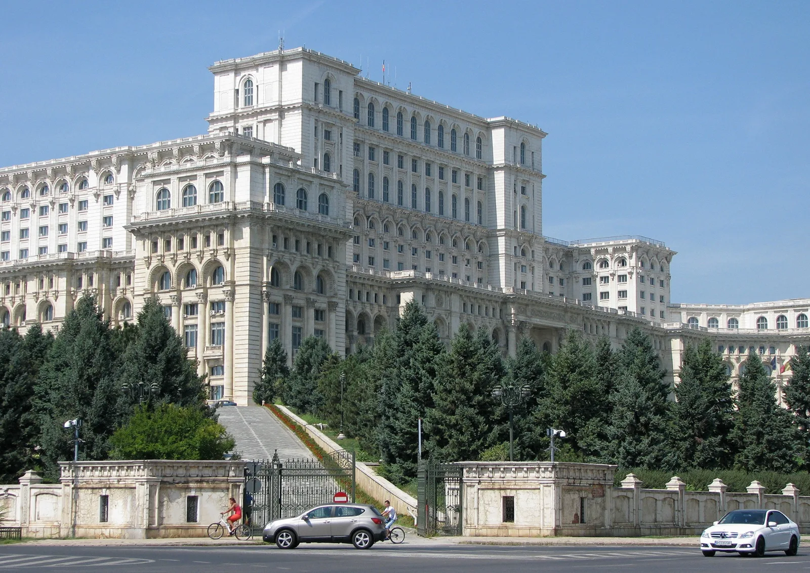 Palatul Parlamentului (Casa Poporului) — 2
