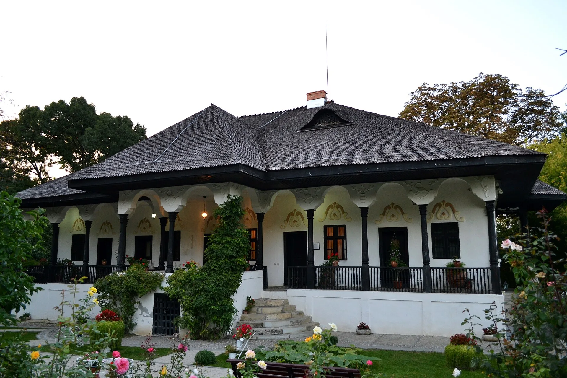 Bellu Manor Museum, Urlați