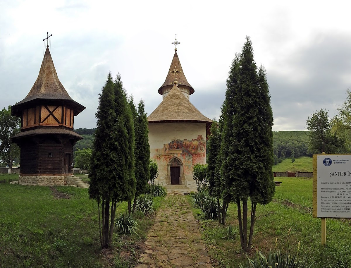 Church of the Holy Cross, Pătrăuți