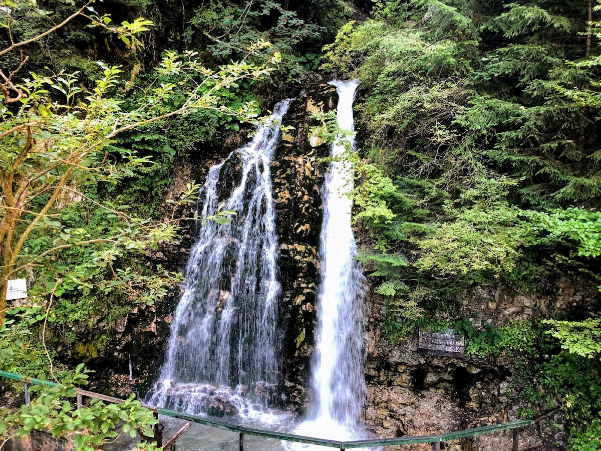 Urlătoarea Waterfall