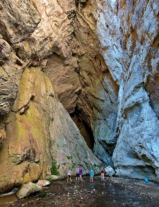 Șura Mare Cave