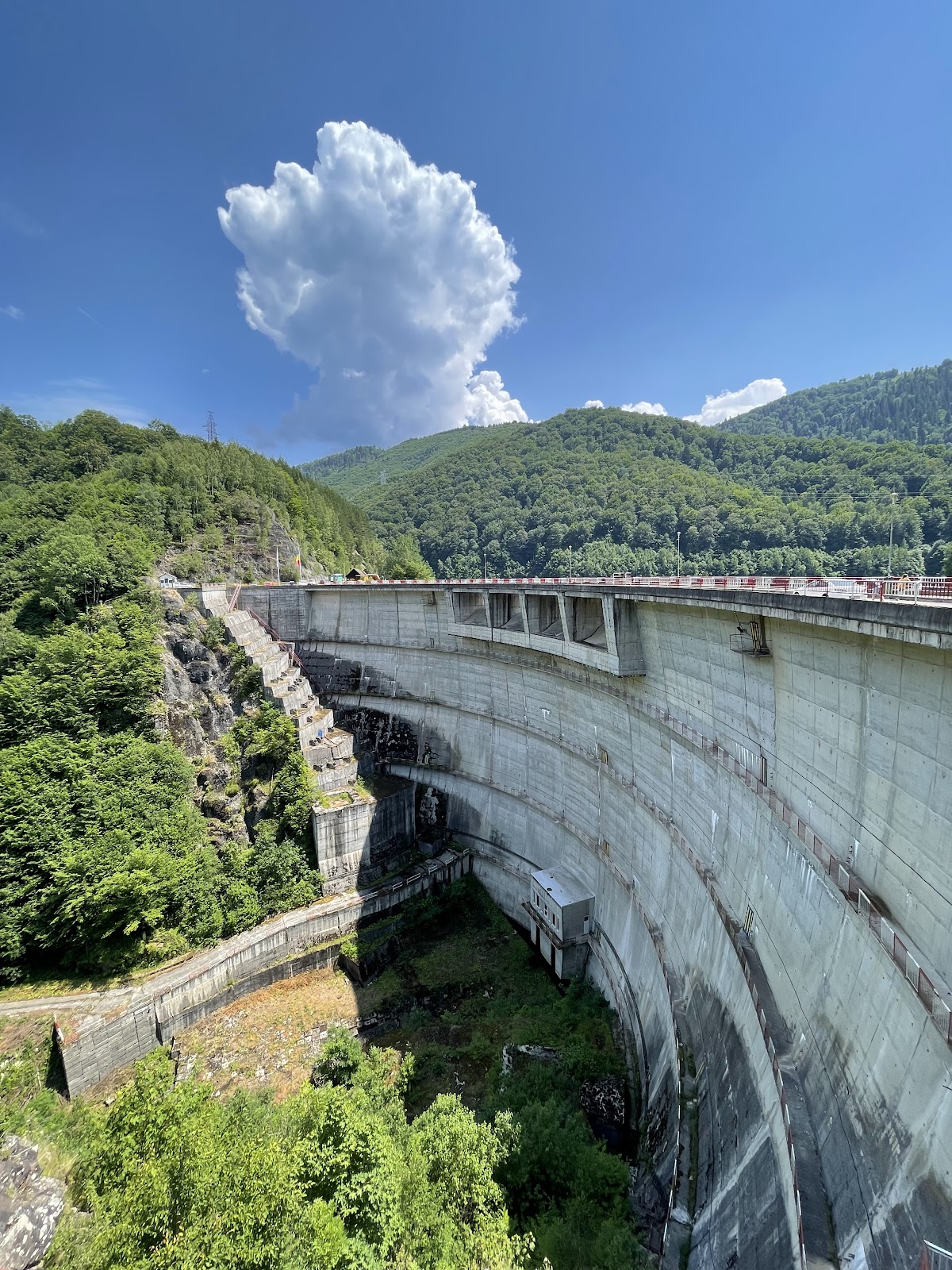 Lacul de acumulare Tau
